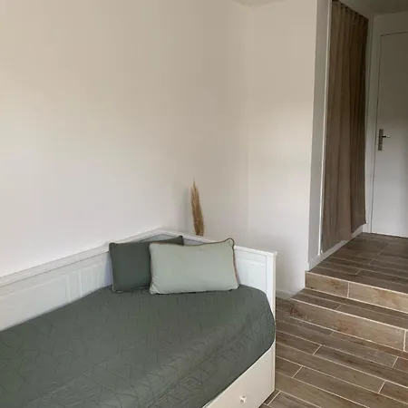 Charmante Studette Au Coeur Du Plessis Robinson Appartement